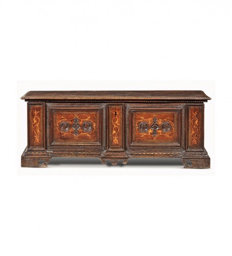Noble chest in carved and inlaid walnut. Venice, 17th century